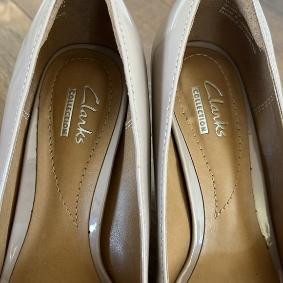 Clark’s Collection Tan Peep-Toe Heels - Picture 3 of 6